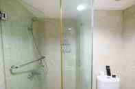 Toilet Kamar Studio Exclusive Tamansari The Hive Apartment in Strategic Location By Travelio