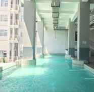 Swimming Pool 5 Studio Cozy Apartment Easton Park Residence Jatinangor By Travelio