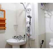 In-room Bathroom 4 Studio Cozy Apartment Easton Park Residence Jatinangor By Travelio