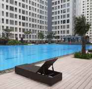 Swimming Pool 2 Studio Comfortable Apartment M-Town Residence By Travelio