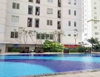 สระว่ายน้ำ 2 2BR Best Price Bassura City Apartment By Travelio