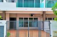 ภายนอกอาคาร Desaru Cosy Homestay - near WaterPark, Beach, Rapid -Wifi, TVbox, Steamboat, BBQ Available