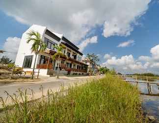 Exterior 2 Boat House Riverside Homestay