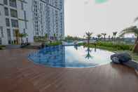 Swimming Pool 1BR Minimalist at Akasa Pure Living Apartment By Travelio