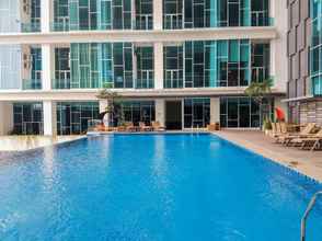 Swimming Pool 4 Cozy Studio Room Apartment at Brooklyn Alam Sutera By Travelio