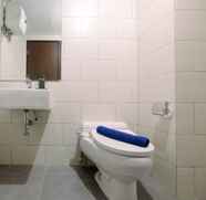 Toilet Kamar 4 1BR Brand New and Cozy Lexington Apartment By Travelio