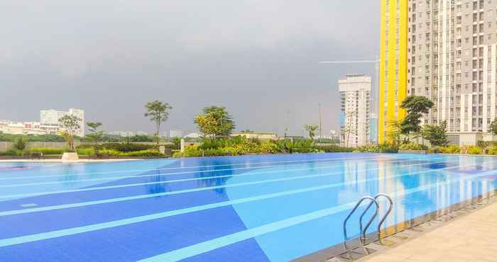 Swimming Pool Clean 2BR Apartment at Springlake Summarecon Bekasi By Travelio
