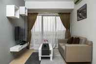 Ruang Umum Spacious 2BR Puri Garden Apartment By Travelio