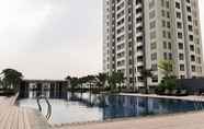 Kolam Renang 2 2BR Elegant Apartment at M-Town Signature near Mall By Travelio