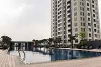 Swimming Pool 2BR Elegant Apartment at M-Town Signature near Mall By Travelio