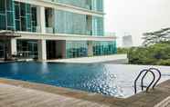 Swimming Pool 4 1BR Modern and Cozy Brooklyn Alam Sutera By Travelio