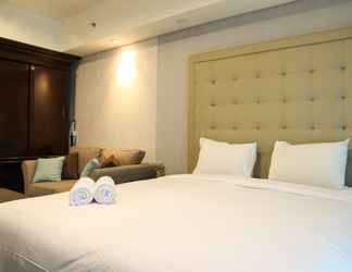 Kamar Tidur 2 1BR Elegant Kemang Village Apartment By Travelio