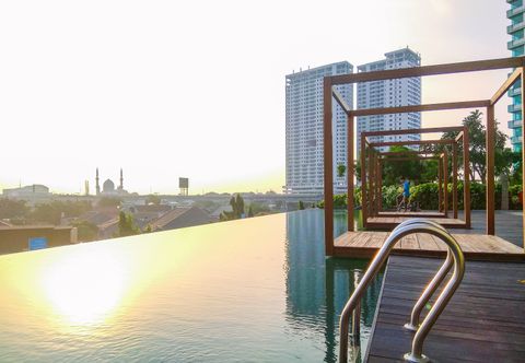 Swimming Pool 2BR Modern Grand kamala Lagoon Apartment By Travelio