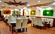 Restaurant 7 JK Rooms 130 Hotel Paras