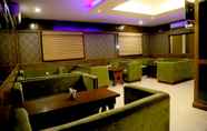 Bar, Cafe and Lounge 5 JK Rooms 130 Hotel Paras