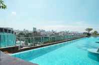 Kolam Renang Studio Apartment at Menteng Park By Travelio