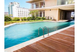 Hồ bơi 4 2BR Apartment at Elpis Residence near Ancol By Travelio