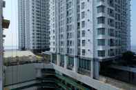 Exterior Studio Sea View Apartment at Green Bay Pluit By Travelio