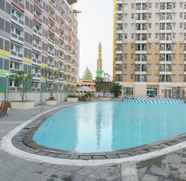 Swimming Pool 4 Studio Elegant Apartment at Margonda Residence 2 By Travelio