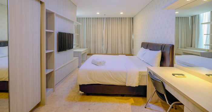 Bilik Tidur 2BR Spacious Cozy and Relax at L'Avenue Apartment By Travelio