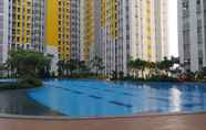 Kolam Renang 6 Modern 3BR Apartment at Springlake Summarecon Bekasi By Travelio