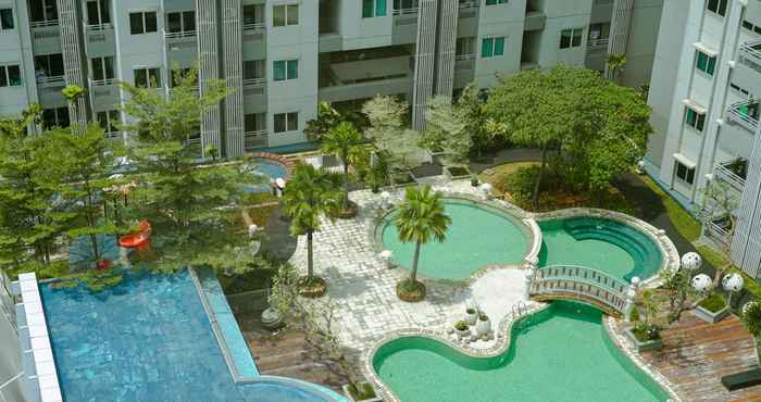 Kolam Renang 1BR Comfortable At Sky Terrace Apartment in Strategic Area By Travelio