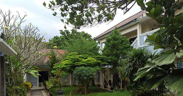 Bên ngoài Hotel Safari