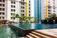 Kolam Renang Bright 2BR Apartment at Paramount Skyline By Travelio