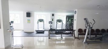 ห้องออกกำลังกาย 3 1BR Comfortable Near ITB University at Dago Suites Apartment By Travelio