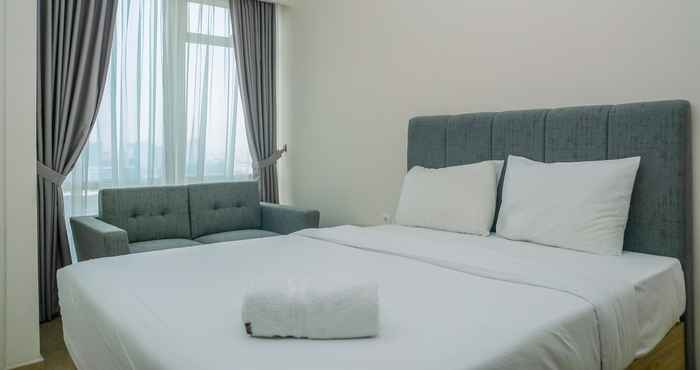 Bedroom Studio Modern and Cozy Menteng Park Apartment By Travelio