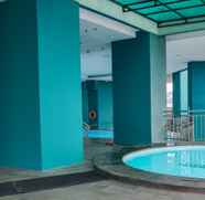 Kolam Renang 4 1BR Elegant and Comfy Green Central City Apartment By Travelio