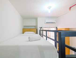 ห้องนอน 2 Studio Minimalist and Comfortable Dave Apartment By Travelio