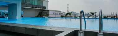 Swimming Pool 2 Studio Elegant Apartment at Pasar Baru Mansion By Travelio