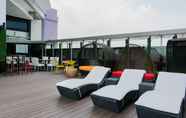 Swimming Pool 3 Studio Elegant Apartment at Pasar Baru Mansion By Travelio