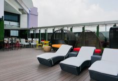 Swimming Pool 3 Studio Elegant Apartment at Pasar Baru Mansion By Travelio