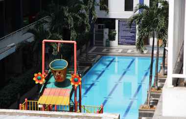 Kolam Renang 2 2BR Comfy and Homey Grand Center Point Apartment By Travelio