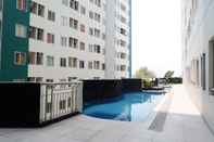 Kolam Renang Studio Spacious Apartment at Pavilion Permata By Travelio