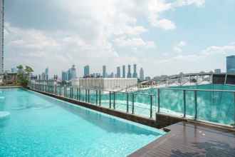 Swimming Pool 4 Studio Room Stunning at Menteng Park Apartment By Travelio