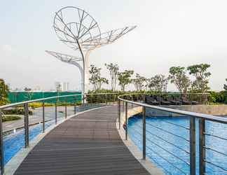 Swimming Pool 2 Studio Spacious with City View West Vista Apartment By Travelio