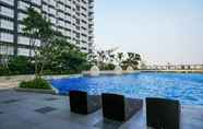 Swimming Pool 7 Studio Spacious with City View West Vista Apartment By Travelio