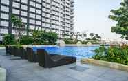 Swimming Pool 5 Studio Spacious with City View West Vista Apartment By Travelio