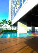 SWIMMING_POOL Studio Newly Furnished Apartment at Menteng Park By Travelio