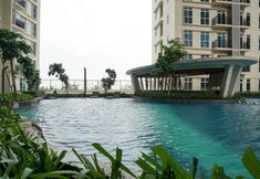 수영장 4 Minimalist and Relaxing 1BR at Puri Orchard By Travelio