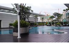 Kolam Renang Studio Apartment at U Residence by Travelio