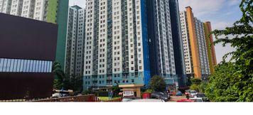 외관 5 Clean 2BR at Pancoran Riverside Apartment By Travelio
