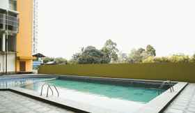 Hồ bơi 3 Clean 2BR at Pancoran Riverside Apartment By Travelio