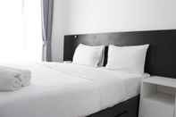 Kamar Tidur Studio Room Monochrome Style at Grand Asia Afrika Apartment By Travelio