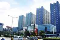 Lobi 1BR Homey Apartment Grand Center Point Bekasi By Travelio