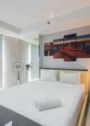 BEDROOM Studio Elegant and Comfy Azalea Suites Apartment Cikarang By Travelio