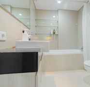 In-room Bathroom 5 Studio Elegant and Comfy Azalea Suites Apartment Cikarang By Travelio